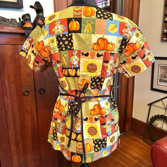 "Life" short sleeve scrub top, M, like new - Picture 5 of 9